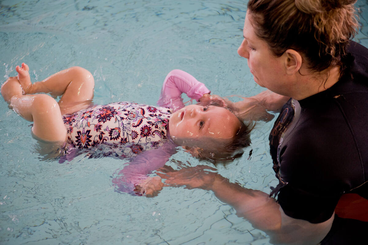 Swimming instructor with children